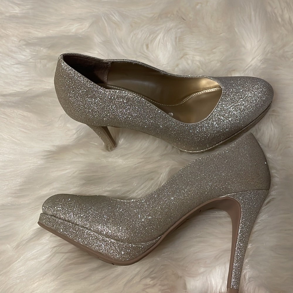 EUC 🌟 Fioni Princess Heels